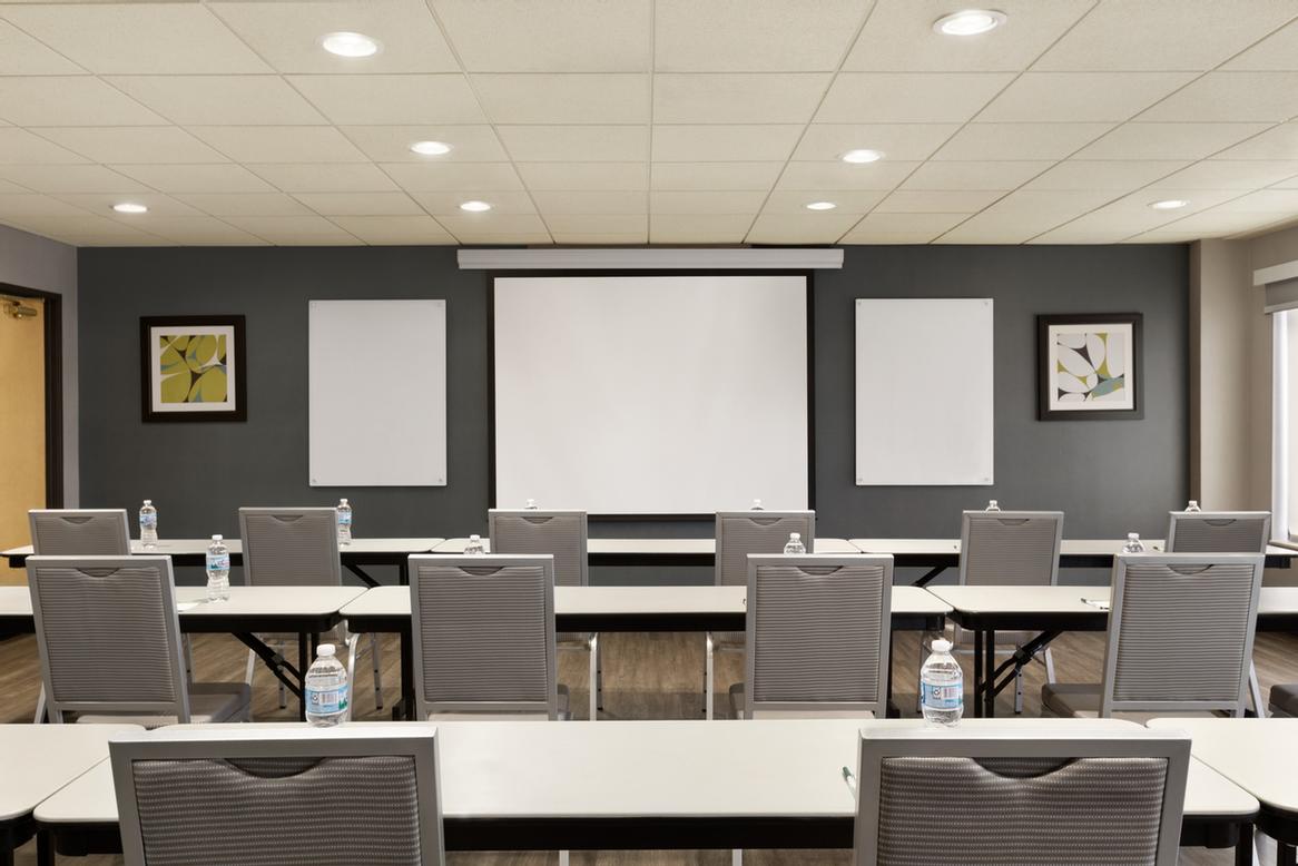 Wingate by Wyndham Cincinnati Blue Ash - Lobby
