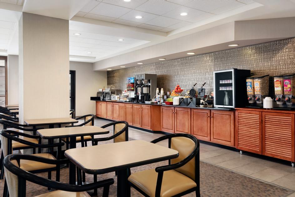 Wingate by Wyndham Cincinnati Blue Ash - Breakfast Area