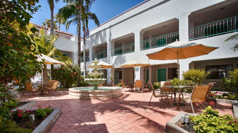 Best Western Casablanca Inn - Relaxing Flower Filled Courtyard