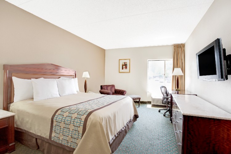 Days Inn Oyster Point at City Center - 