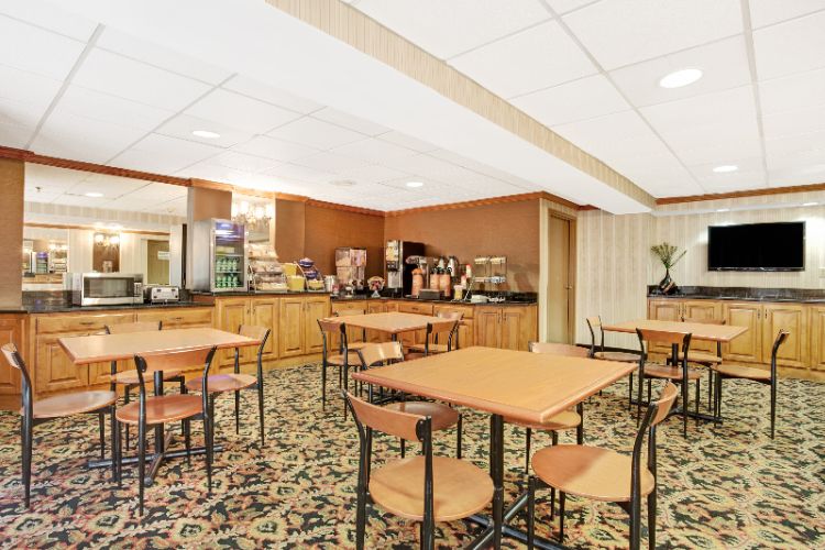 Days Inn Oyster Point at City Center - 