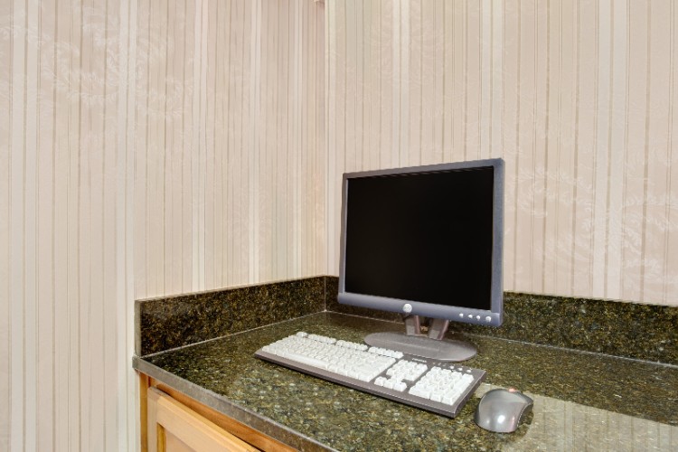Days Inn Oyster Point at City Center - 