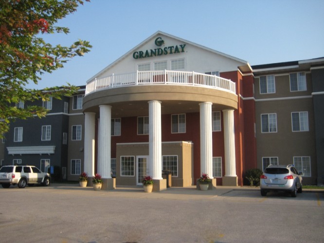 Grandstay Residential Suites & Hotel - 