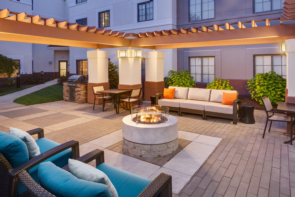 Hyatt Summerfield Suites - 
