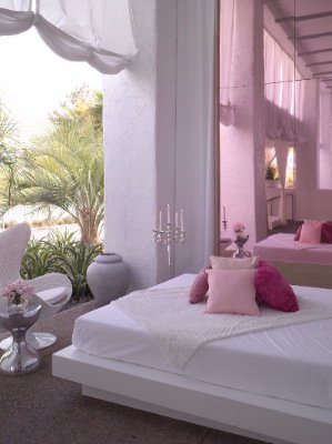Mondrian Scottsdale - Rose Colored Glass Entry Way