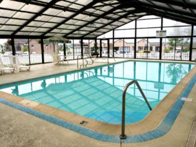 Georgios Banquets Comfort Inn & Conference Centre - Pool And Spa With Retractable Roof