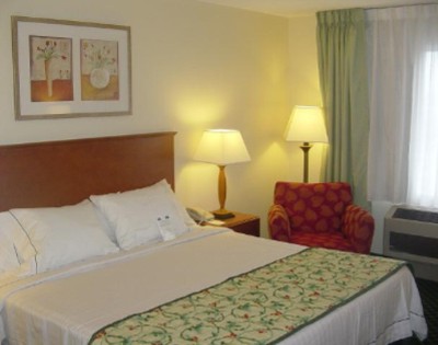 Redroof Inn Cedar Rapids - King Bed