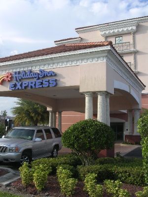 Holiday Inn Express - 