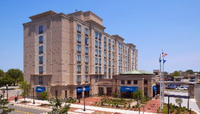 Hilton Garden Inn Virginia Beach Town Center - The Hilton Garden Inn Virginia Beach Town Center
