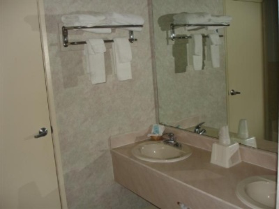 Abby's Anaheimer Inn - Vanity Area