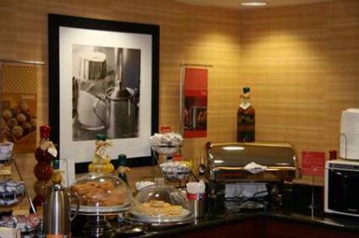 Hampton Inn - Hampton On The House Hot Breakfast