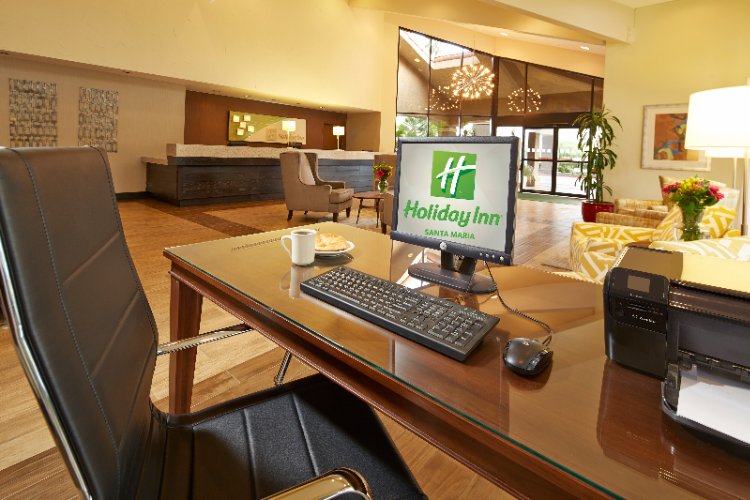 Holiday Inn & Suites Santa Maria - All Rooms Include Kitchenettes