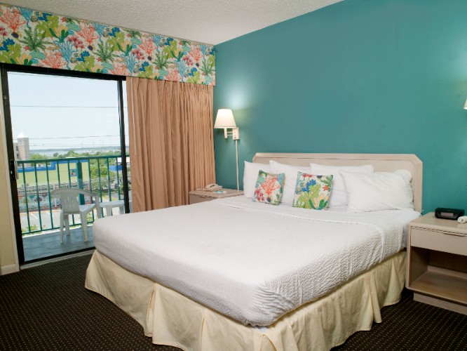 Cayman Suites Hotel - King Bedroom