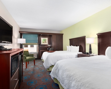 Hampton Inn & Suites - Living Room In Suite
