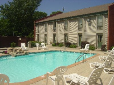 University Inn Econo Lodge Lawrence Kansas - Outdoor Pool