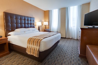 Drury Plaza Hotel St. Louis at the Arch - Have A Beautiful View Of The Arch While Treating Your Group To Dinner.