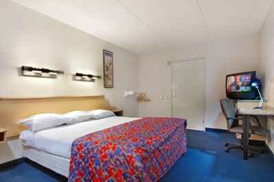 Red Roof Inn - Accessible King Room