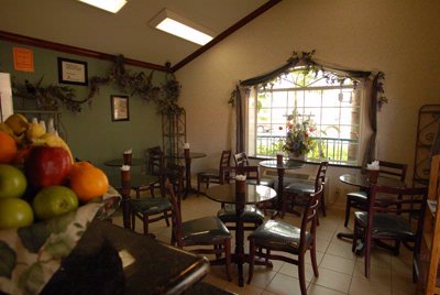 Dynasty Suites Redlands Hotel - 
