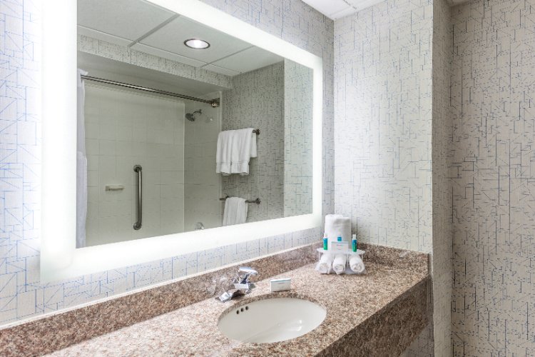 Holiday Inn Express Hauppauge - 