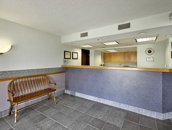 Super 8 Motel - 