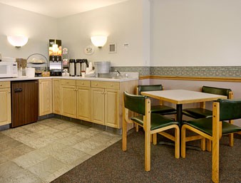 Super 8 Motel - 