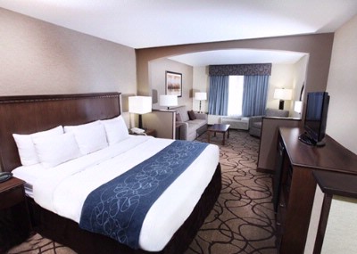 Comfort Suites Airport - Upgraded Jacuzzi Suite