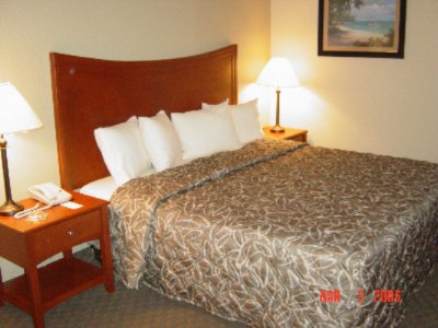 Emerald Coast Inn & Suites - Guest Room