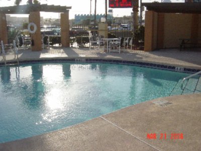 Emerald Coast Inn & Suites - Pool