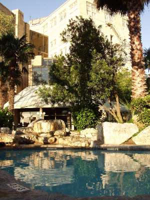 The Historic Crockett Hotel - Pool And Patio