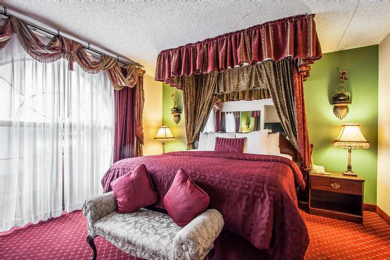 Branson Clarion Hotel & Conference Center - Heated indoor pool
