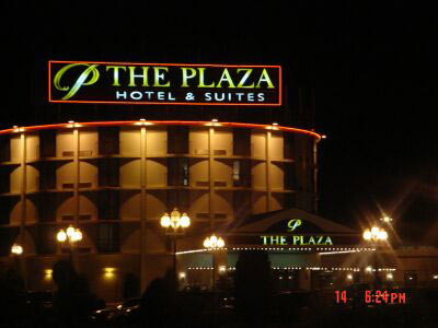 The Plaza Hotel & Suites - 