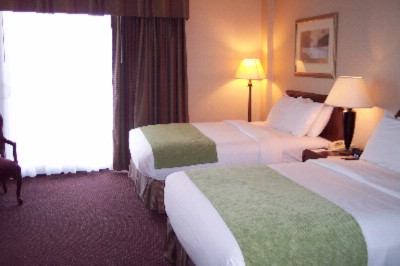 The Plaza Hotel & Suites - 