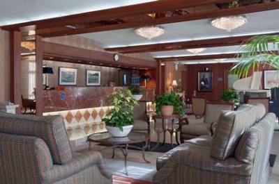 Hilton Oakland Airport - Lobby