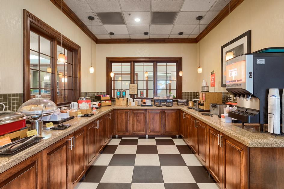 Hampton Inn I 265 - 