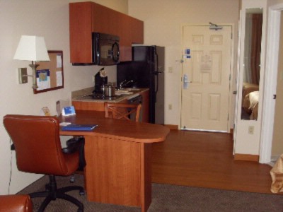 Candlewood Suites Shreveport - Kitchen With Work Desk
