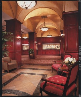 Marriott Chateau Champlain - Lobby