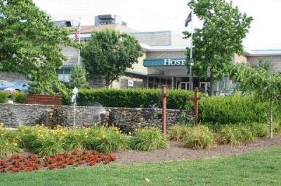 Lancaster Host Resort & Conference Center - Exterior View Of Entrance