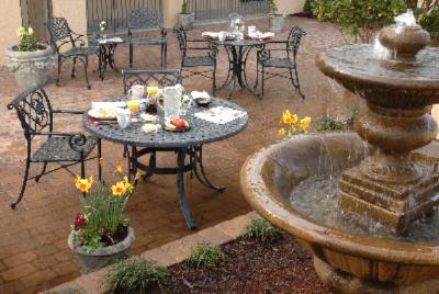 Inn at Mulberry Grove - Guest Courtyard/fountain
