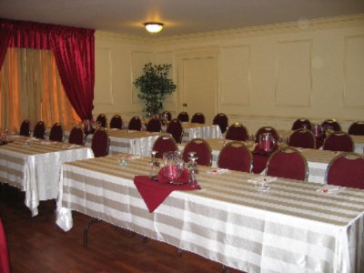 Econo Lodge Inn & Suites Toronto Airport - 