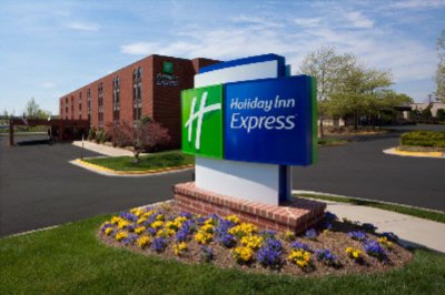 Holiday Inn Express - 