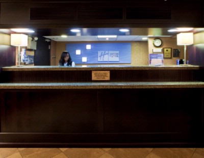 Holiday Inn Express - 
