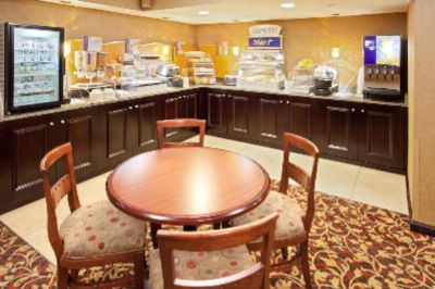 Holiday Inn Express - 
