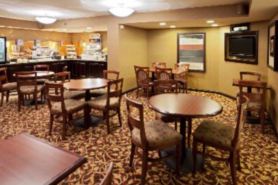 Holiday Inn Express - 