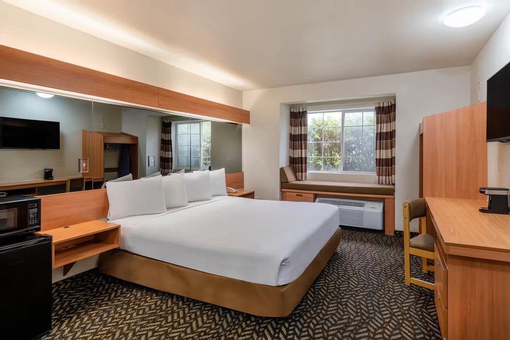 Microtel Inn & Suites - 1 Queen Suite