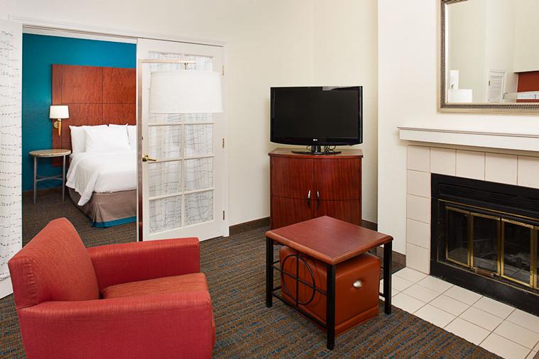 Residence Inn by Marriott - Penthouse Suite With Fireplace