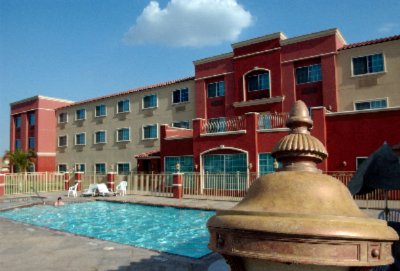 Holiday Inn Express - 