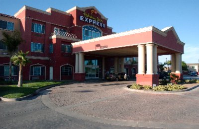 Holiday Inn Express - 