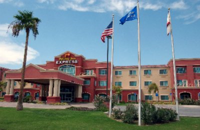 Holiday Inn Express - 