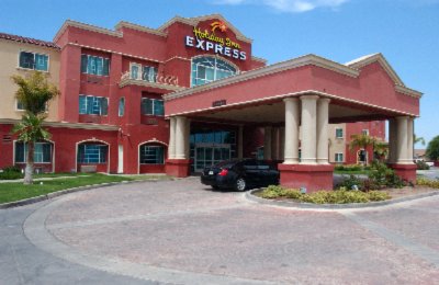 Holiday Inn Express - 