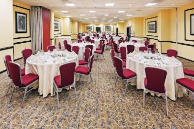Crowne Plaza Suites Houston / Sugar Land - 